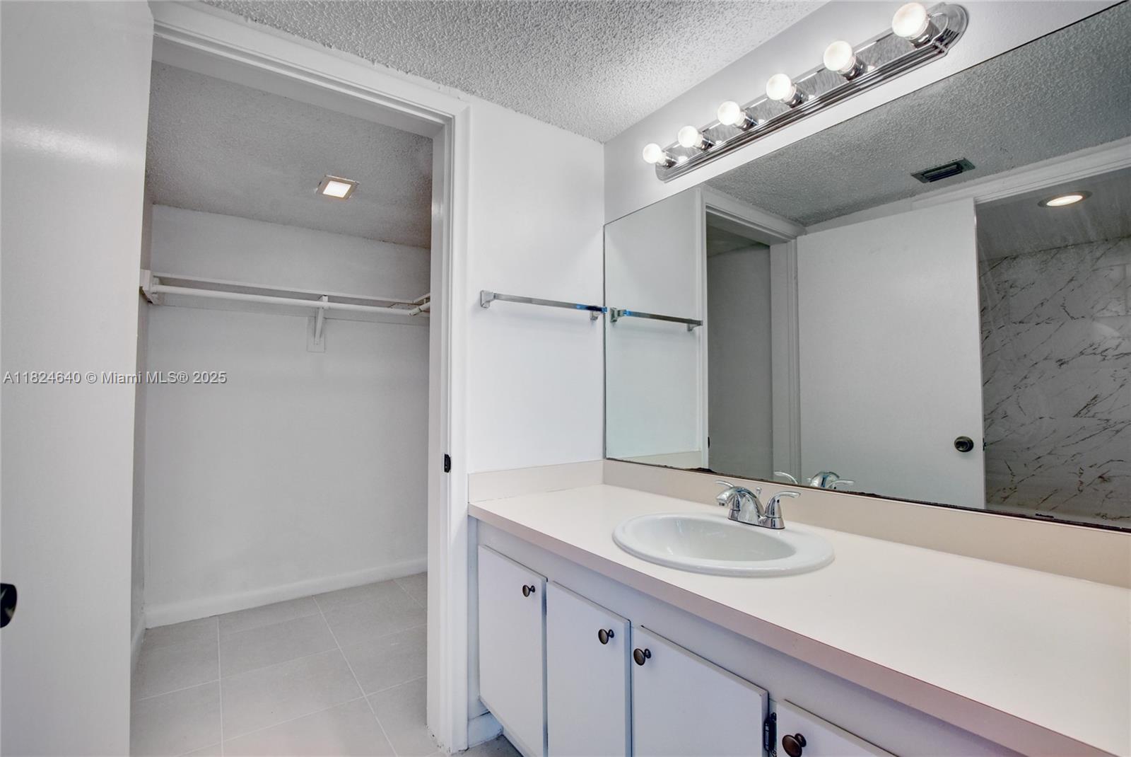 1750 N Congress Ave # 401