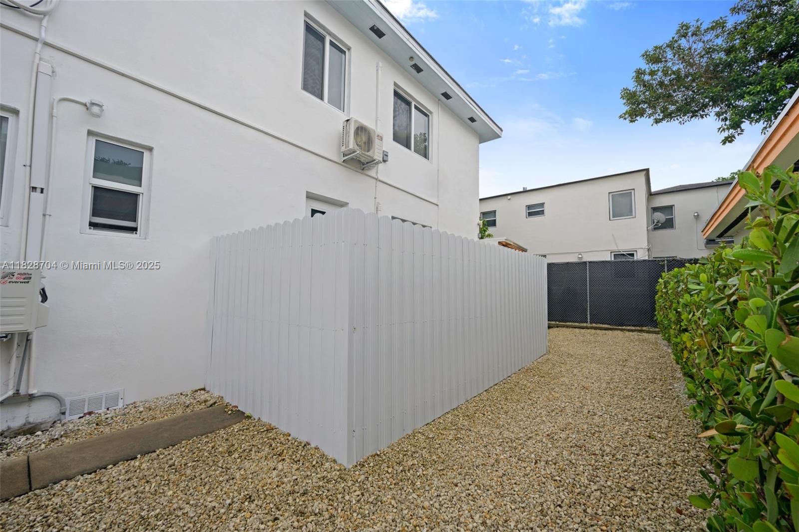 550 NE 82nd Ter # 4