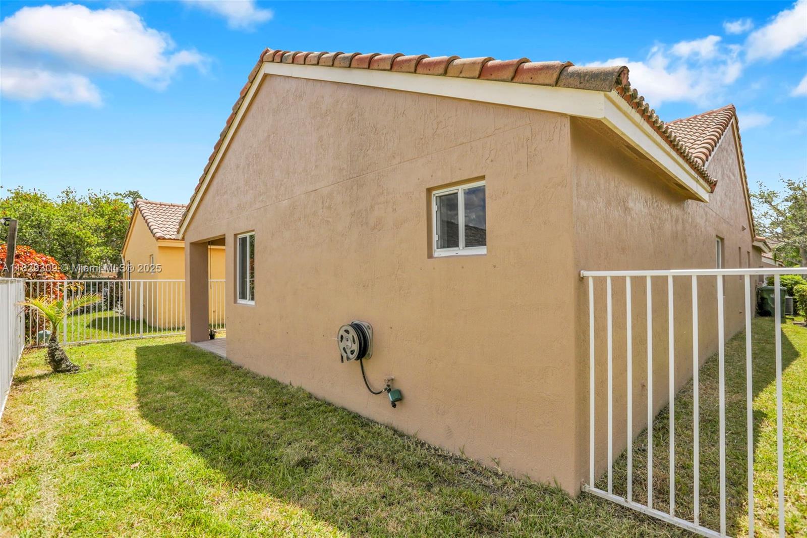 1153 Areca Way