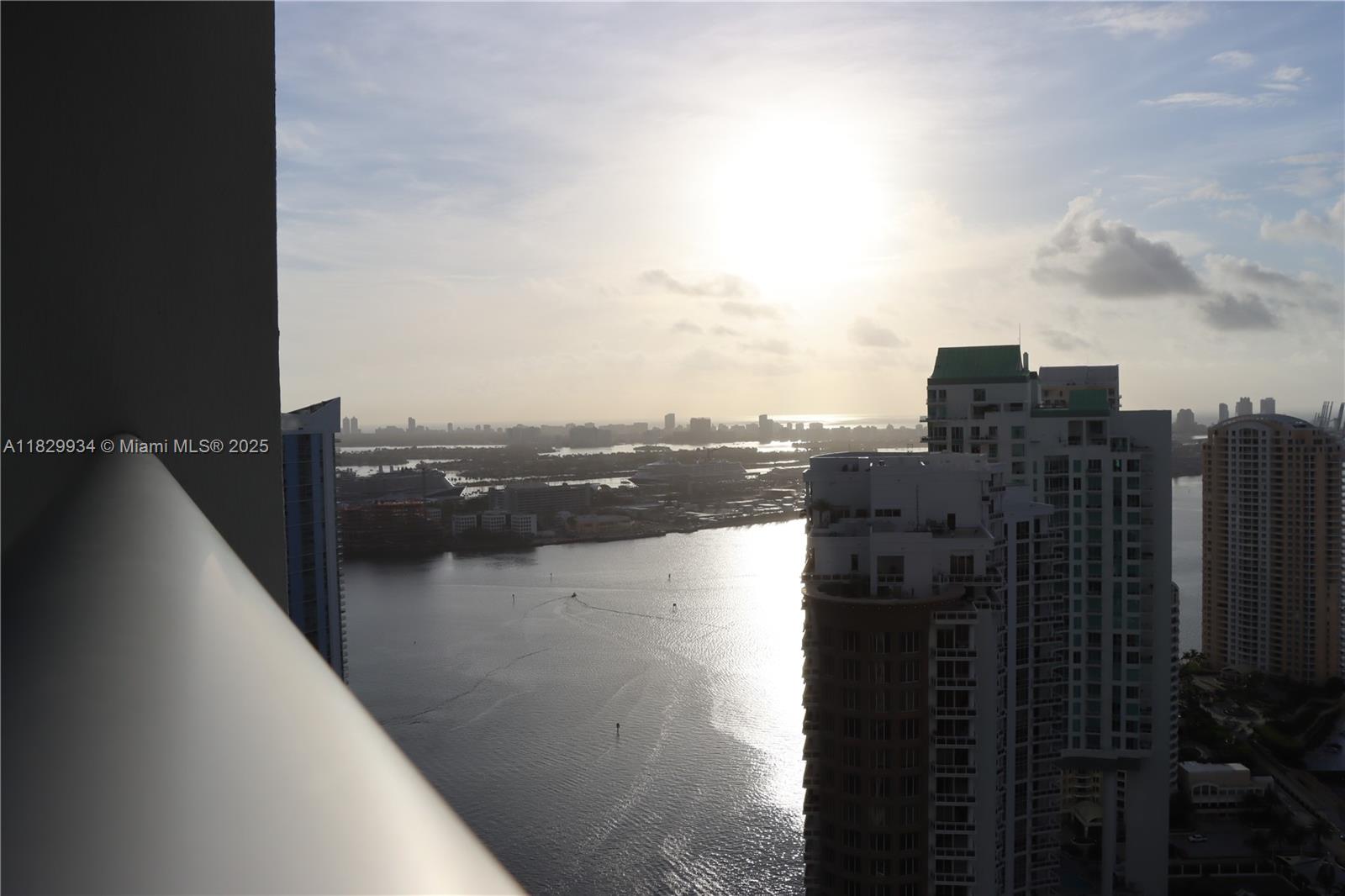 475 Brickell Ave # 4207