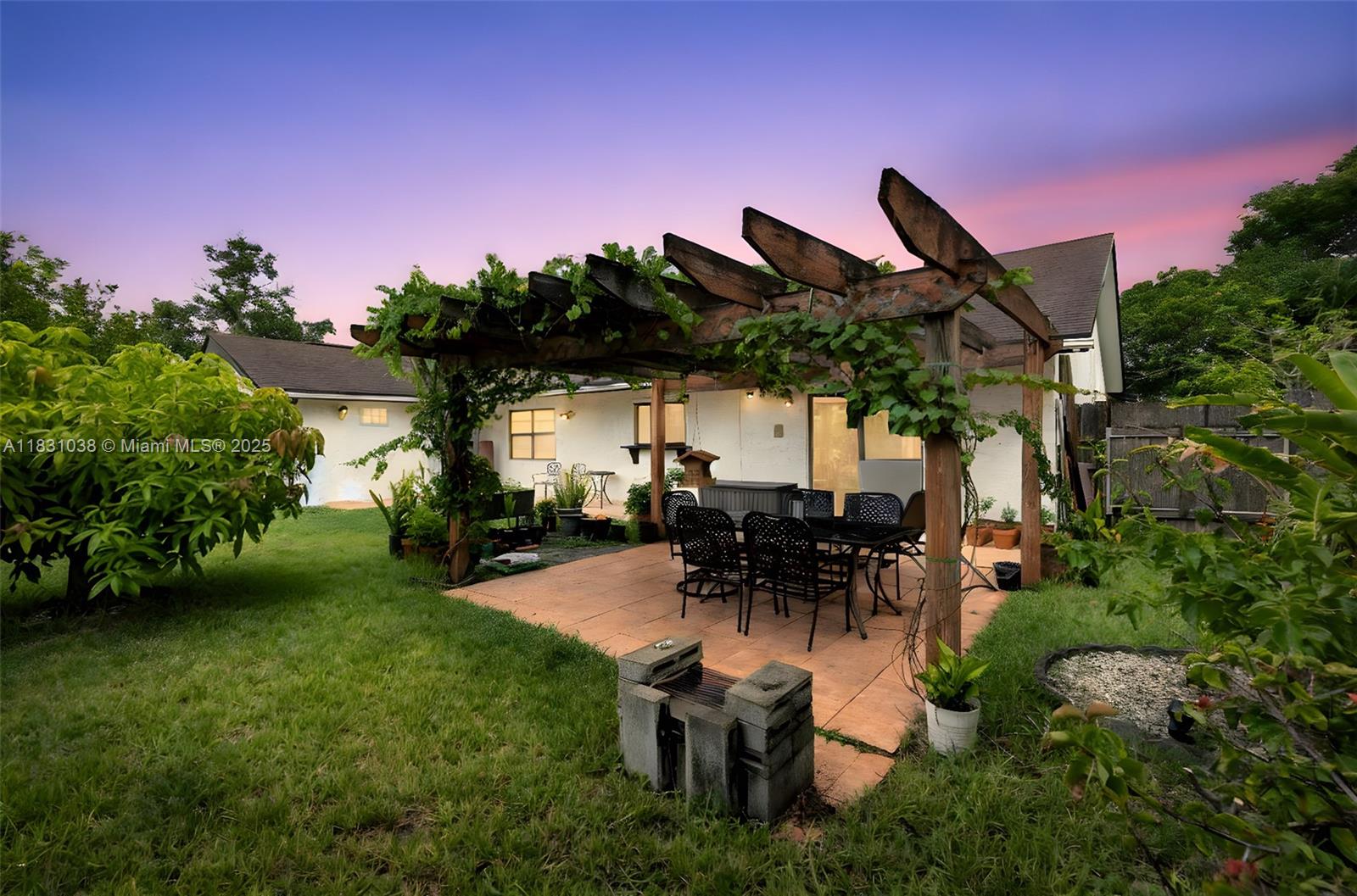 6740 NW 45th St
