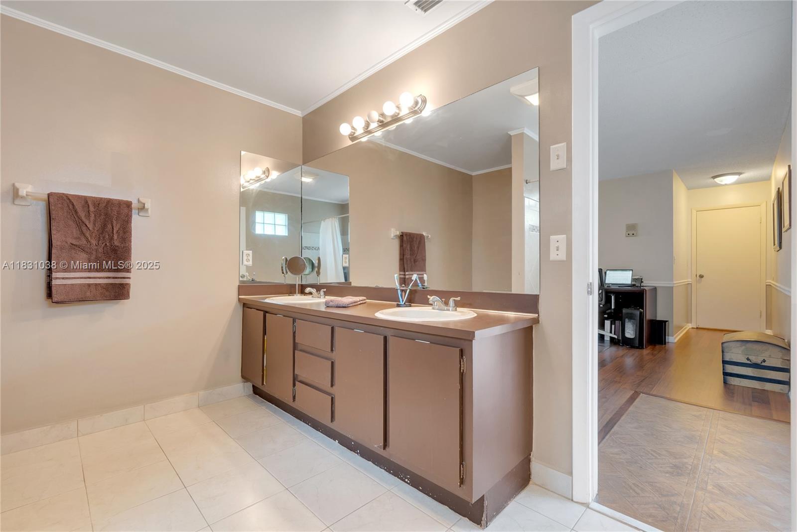 6740 NW 45th St