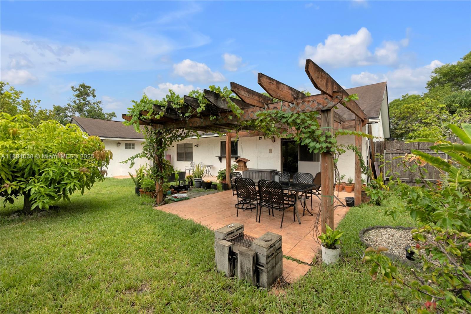 6740 NW 45th St