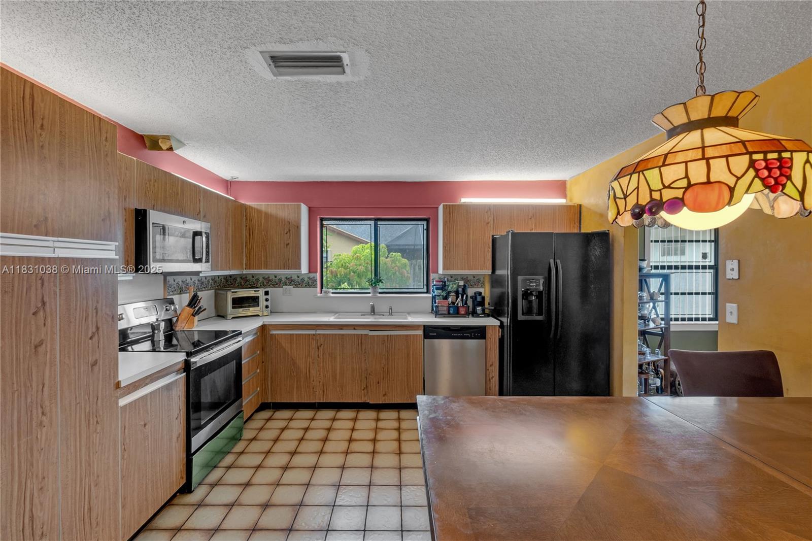 6740 NW 45th St