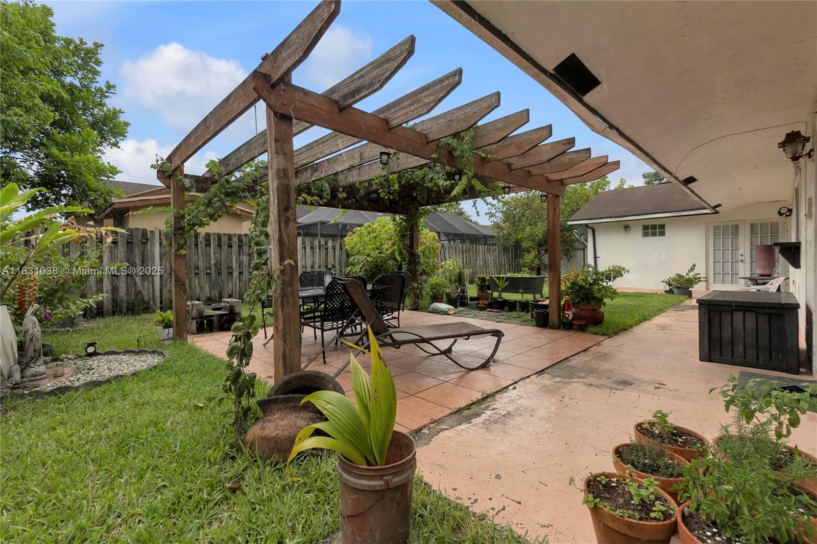 6740 NW 45th St