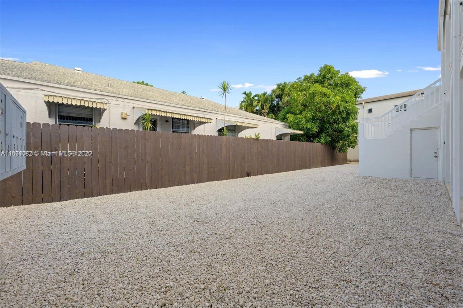 550 NE 82nd Ter # 3