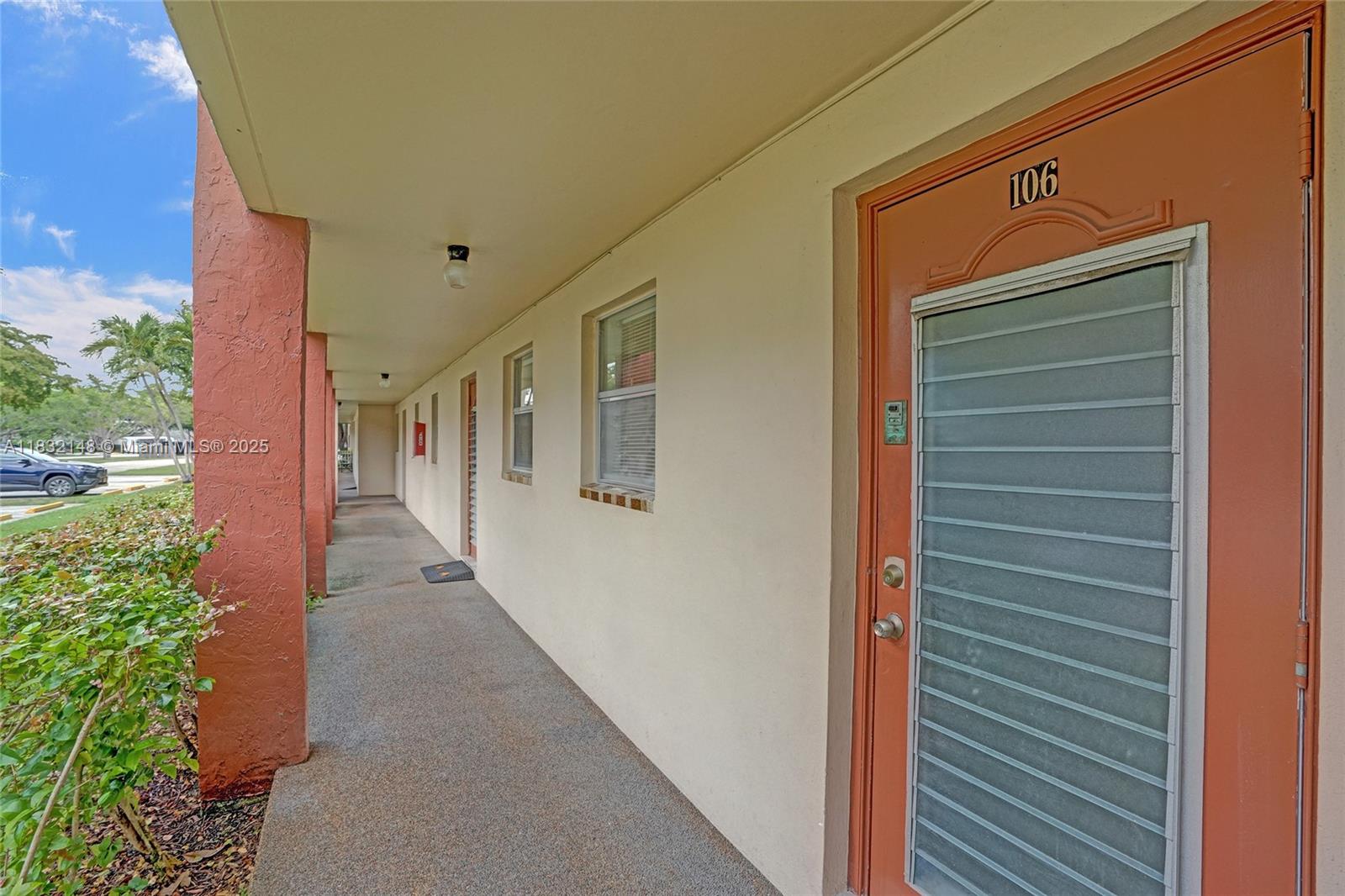2850 W Sunrise Lakes Dr Unit: 106