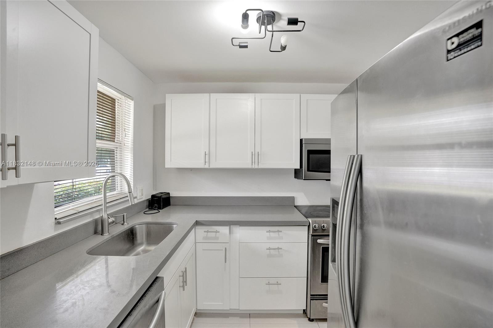 2850 W Sunrise Lakes Dr Unit: 106