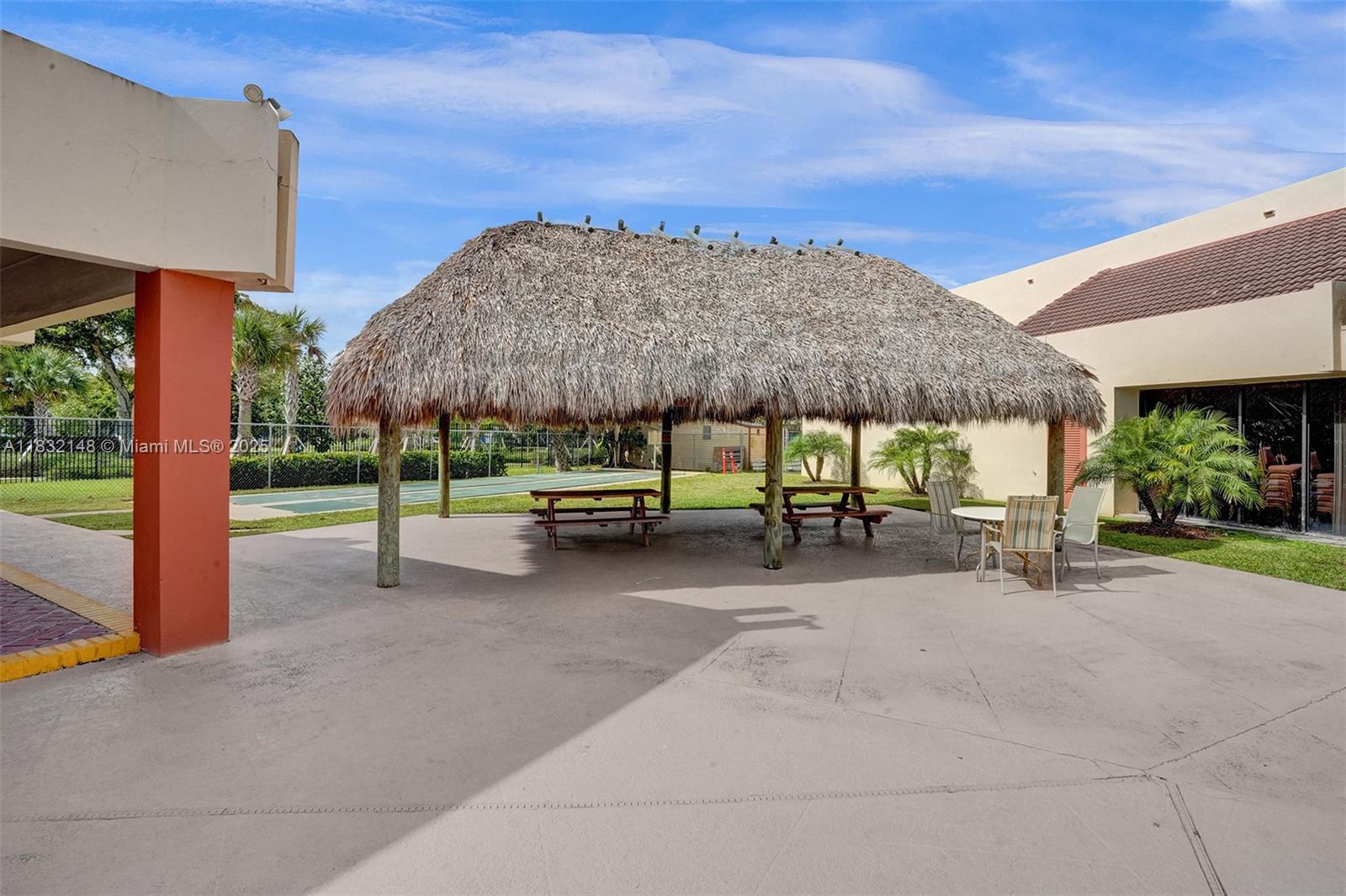 2850 W Sunrise Lakes Dr Unit: 106