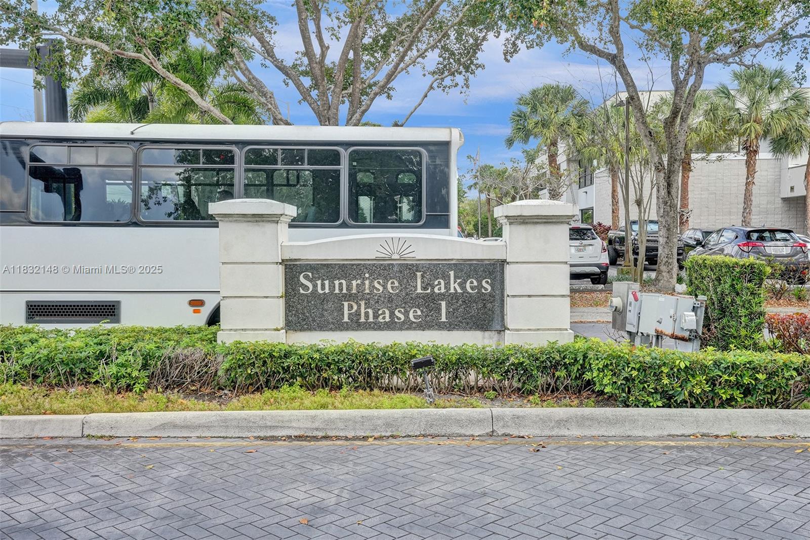 2850 W Sunrise Lakes Dr Unit: 106