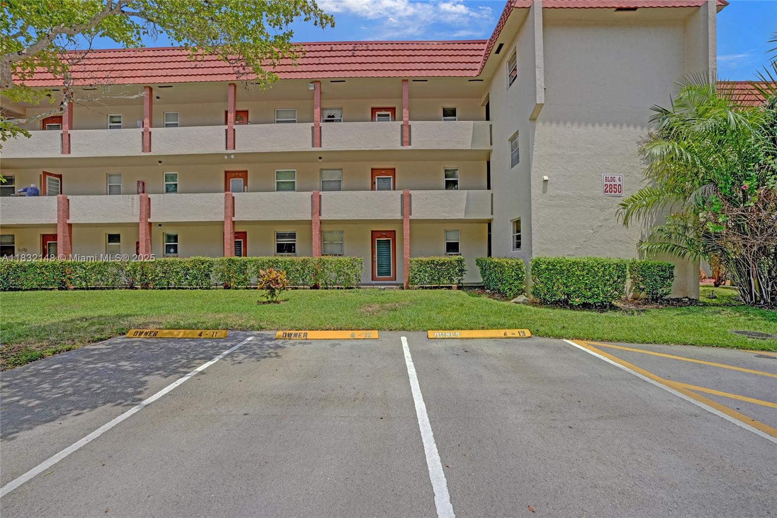 2850 W Sunrise Lakes Dr Unit: 106