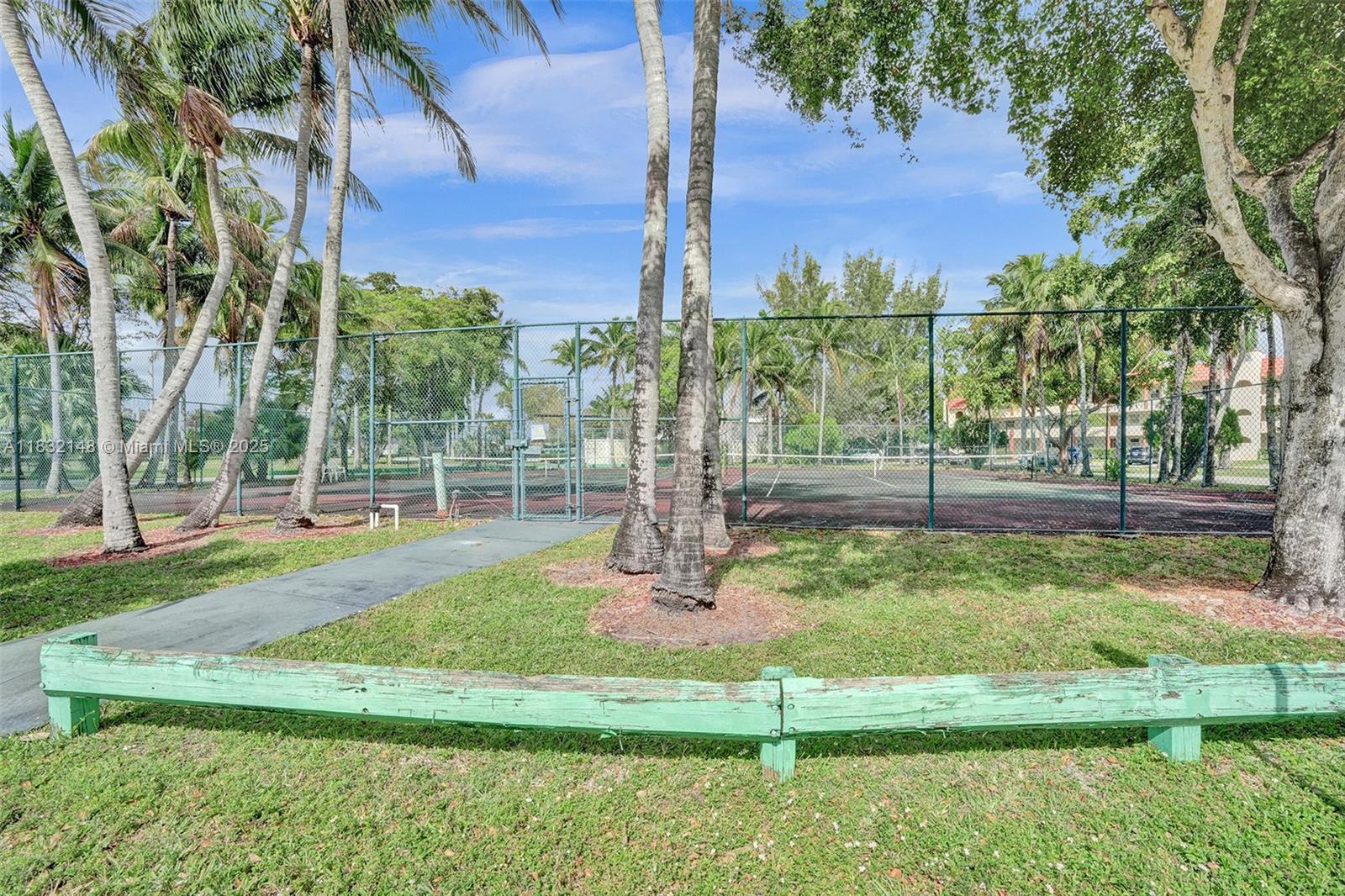 2850 W Sunrise Lakes Dr Unit: 106