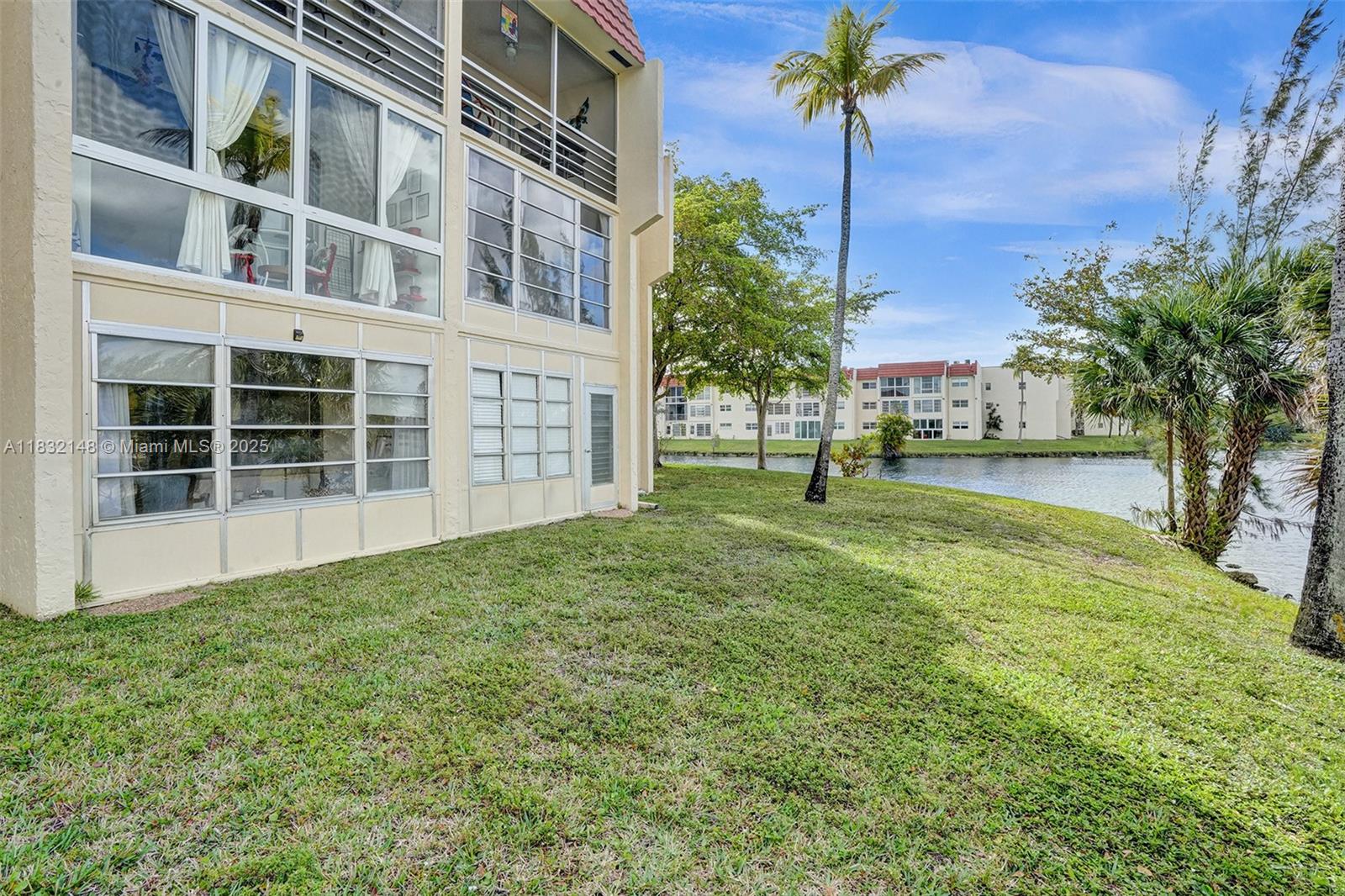 2850 W Sunrise Lakes Dr Unit: 106