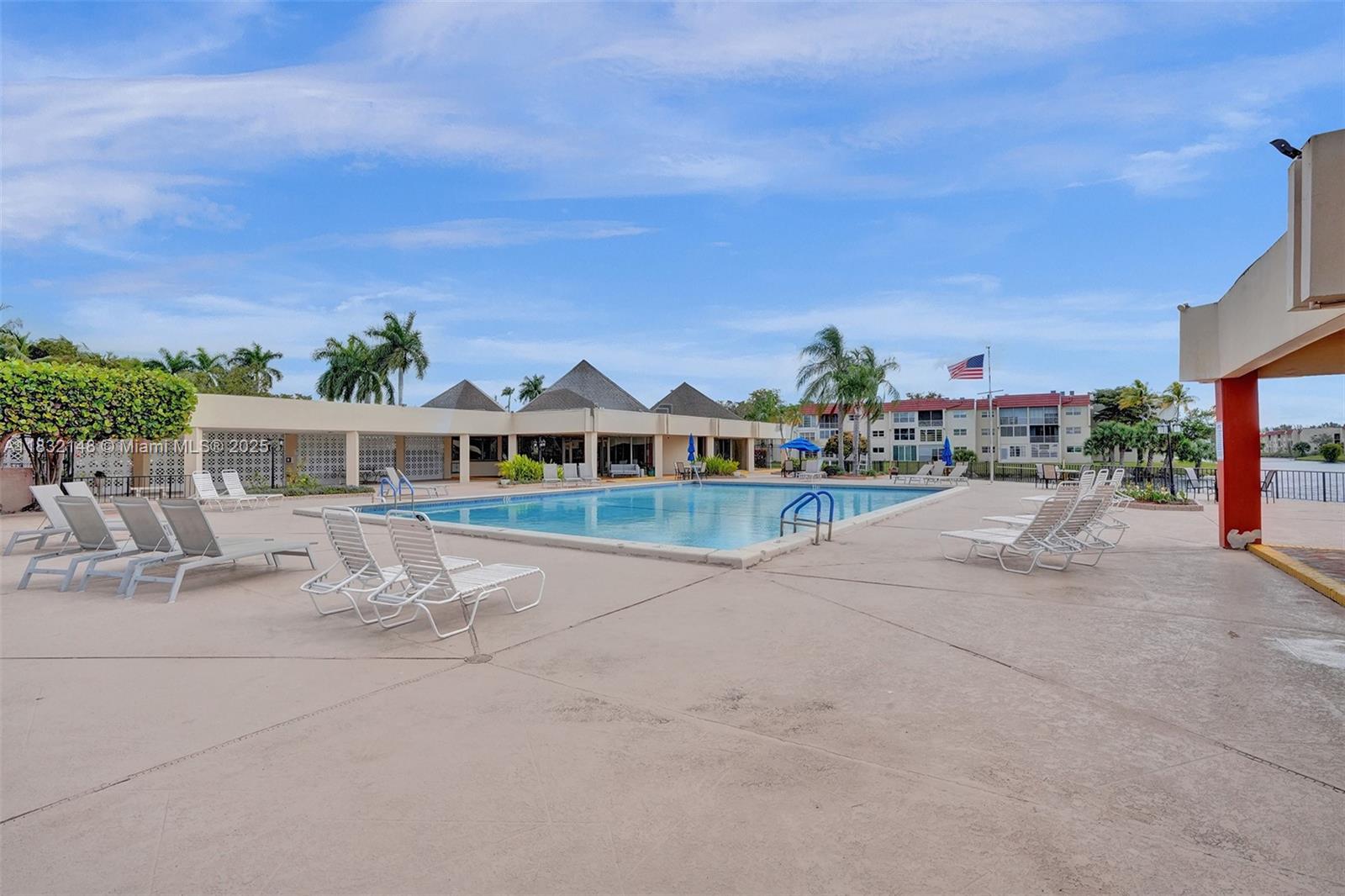 2850 W Sunrise Lakes Dr Unit: 106