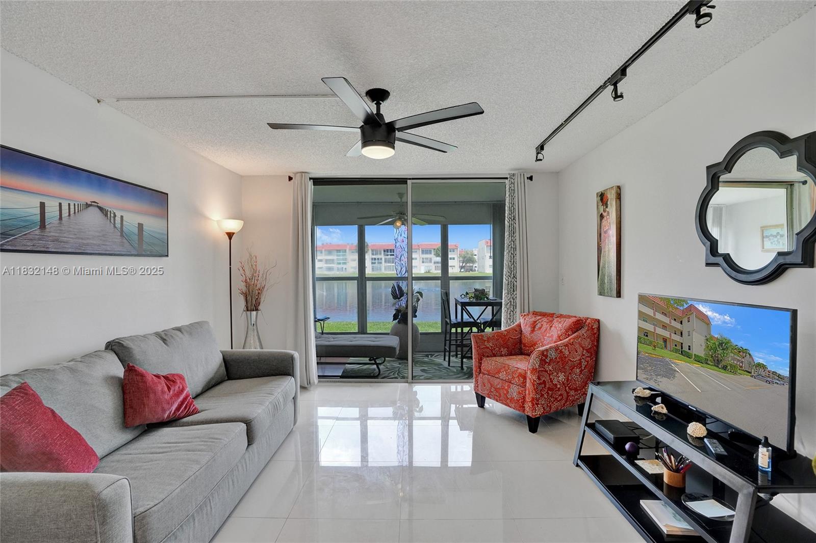 2850 W Sunrise Lakes Dr Unit: 106