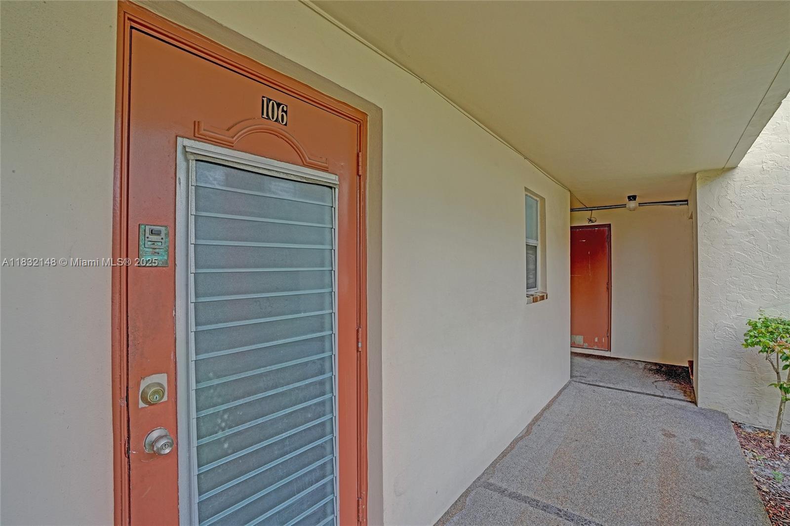 2850 W Sunrise Lakes Dr Unit: 106
