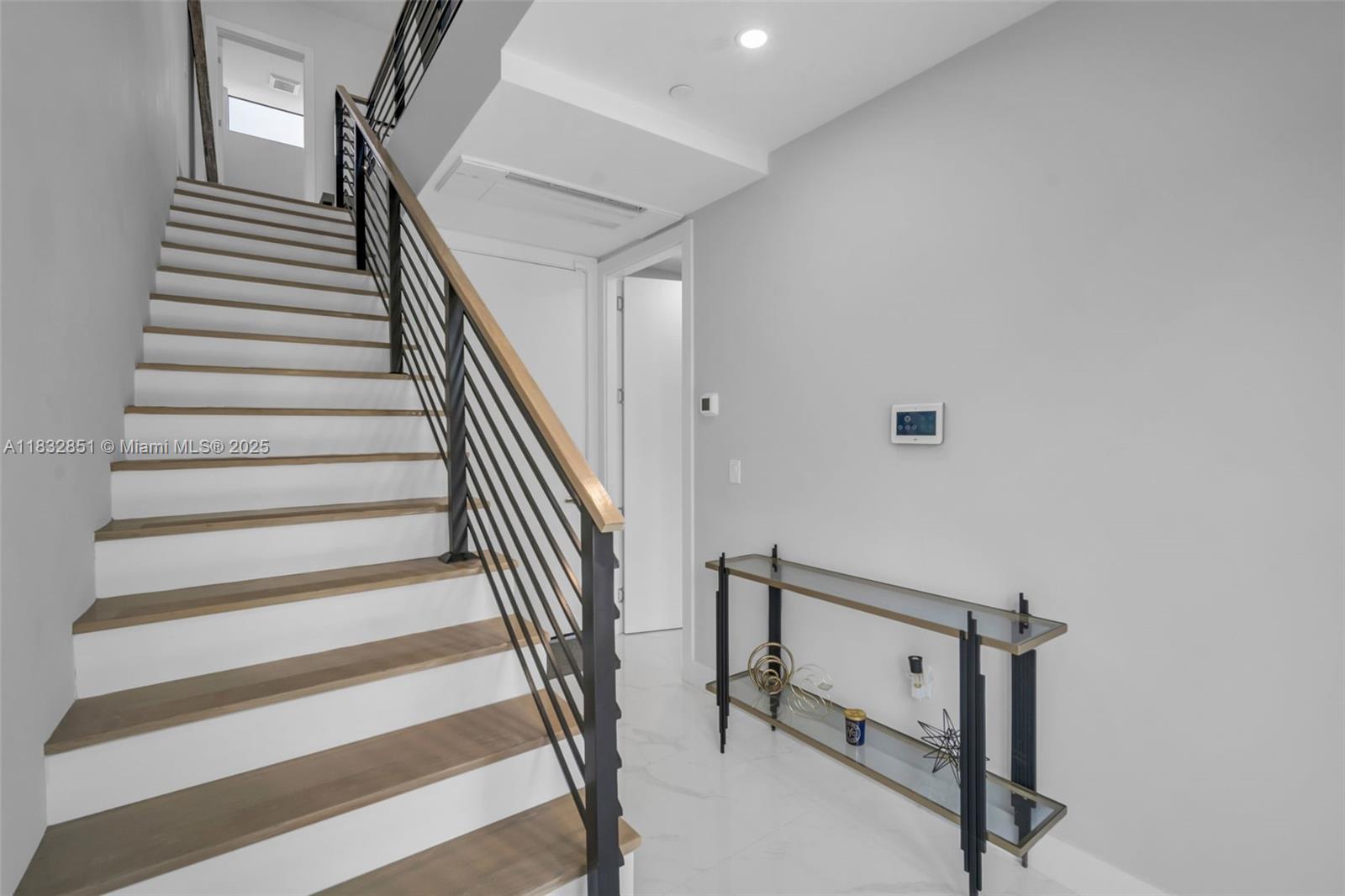 820 NE 2nd St # 820