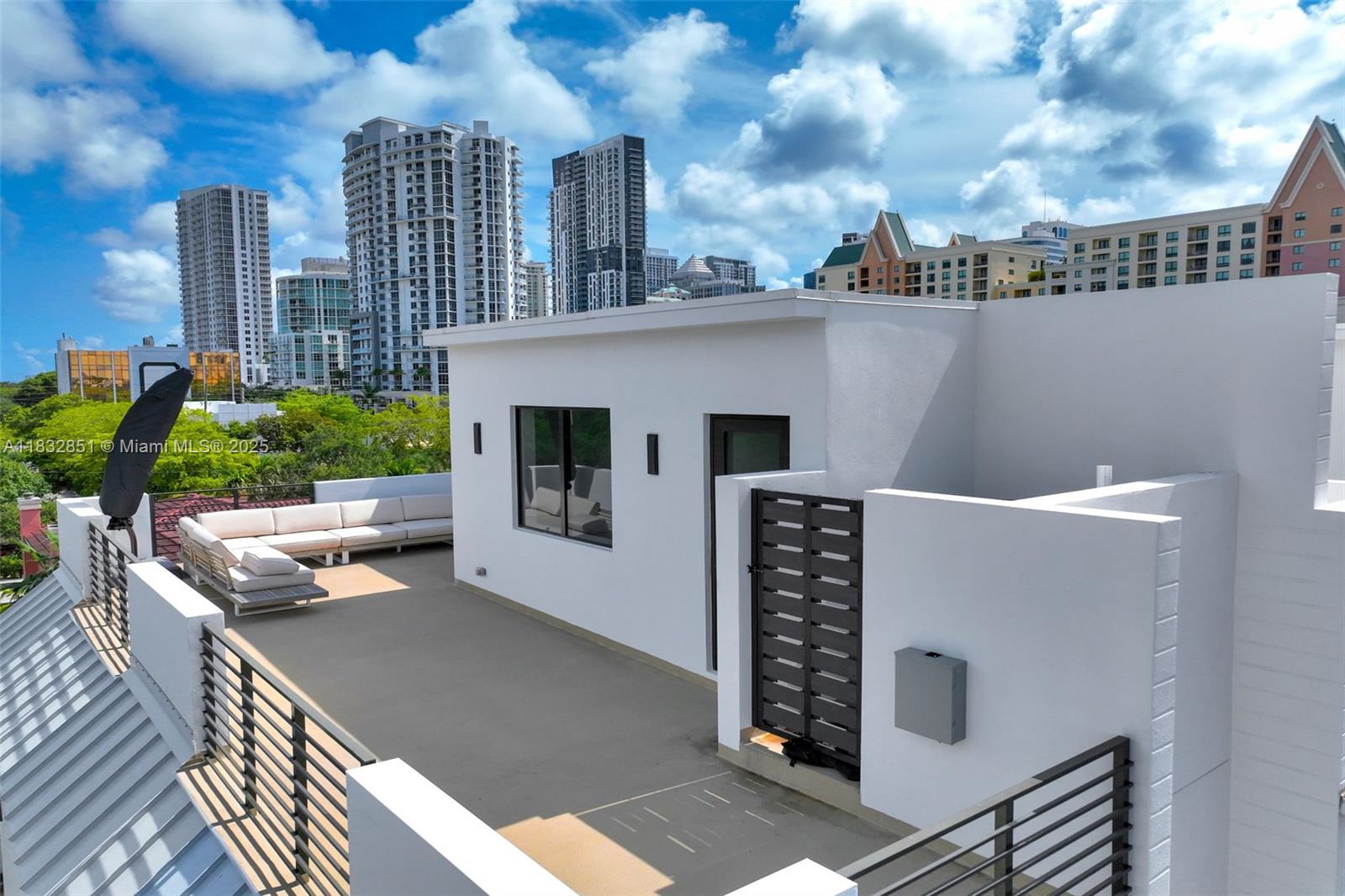 820 NE 2nd St # 820