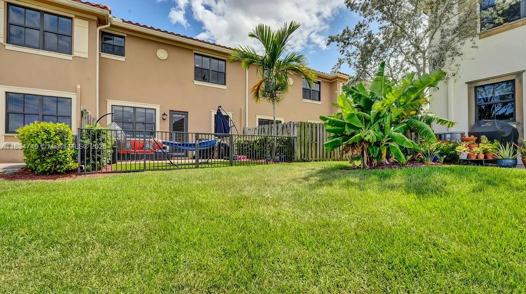 9595 N Town Parc Cir N