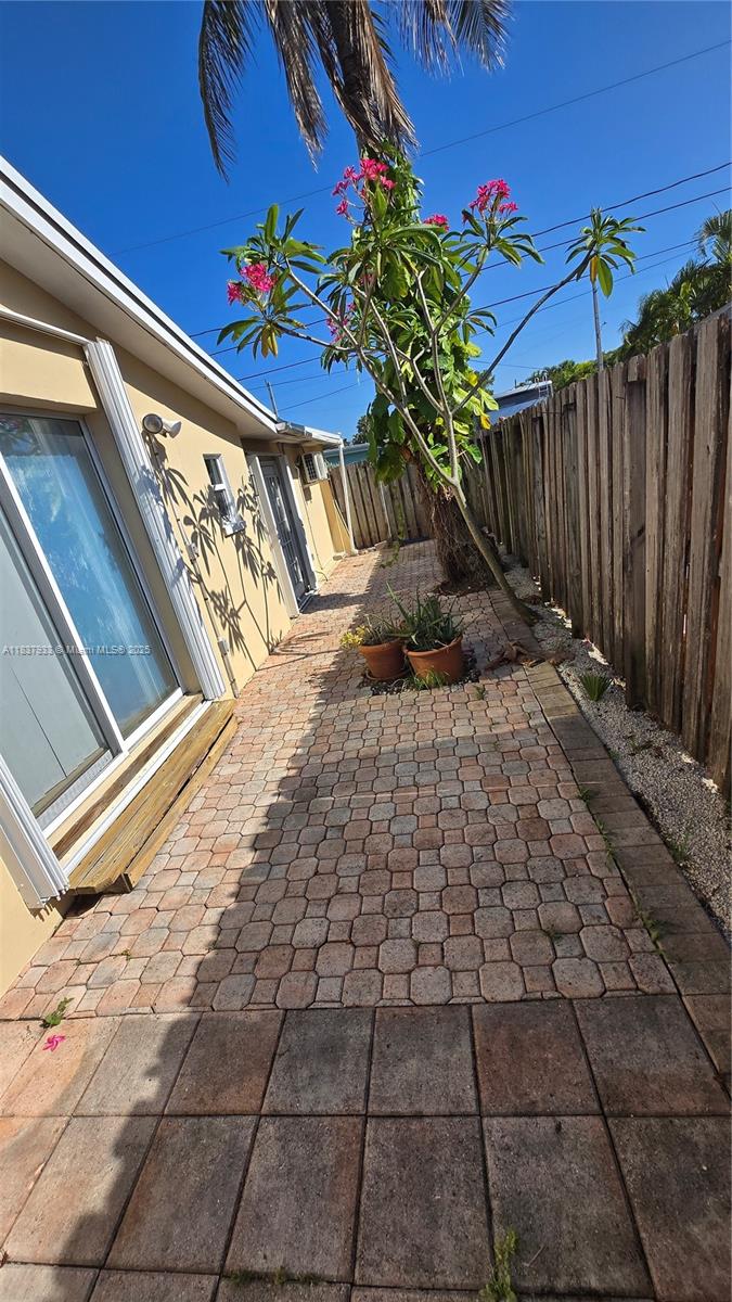 1448 NE 24th Ct