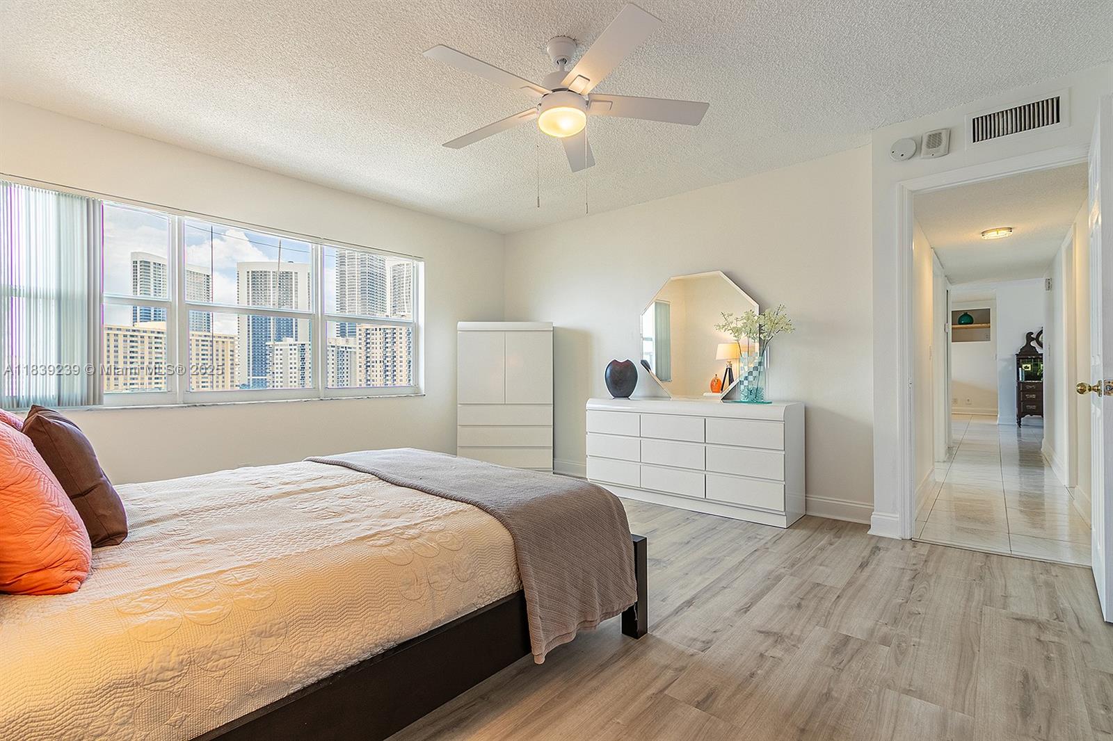 121 Golden Isles Dr # 901