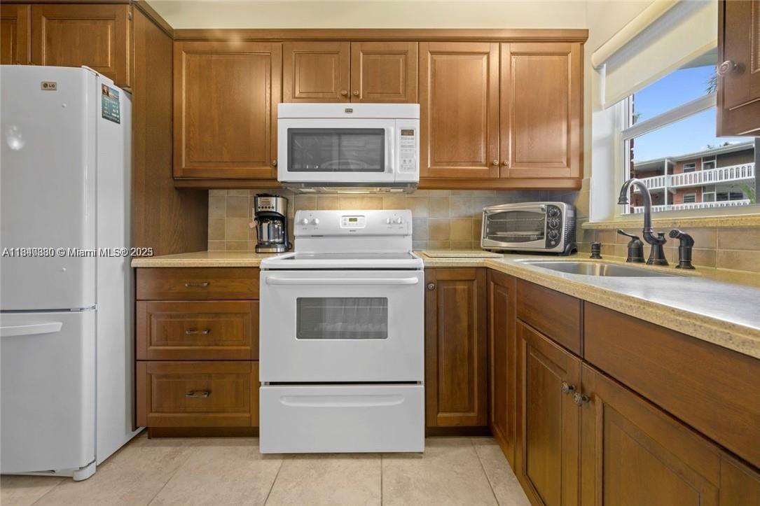 141 NE 10th Ave # 20A