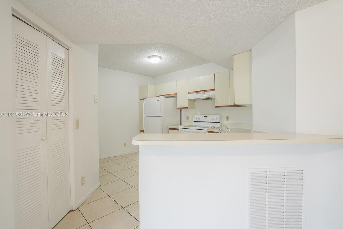 9033 Wiles Rd # 304