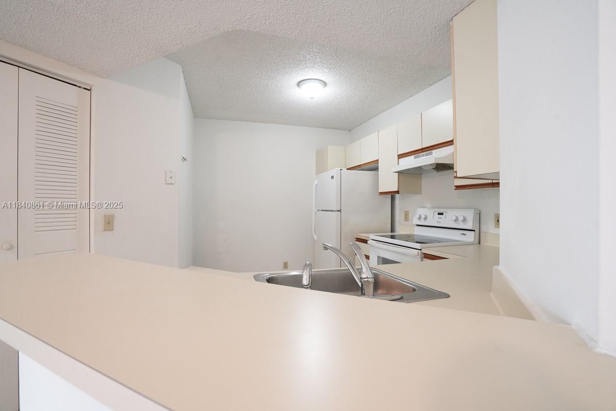 9033 Wiles Rd # 304