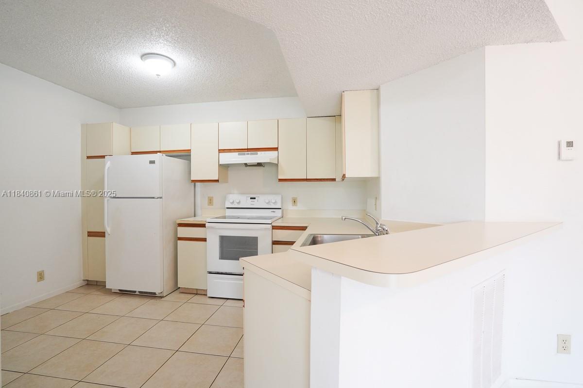 9033 Wiles Rd # 304