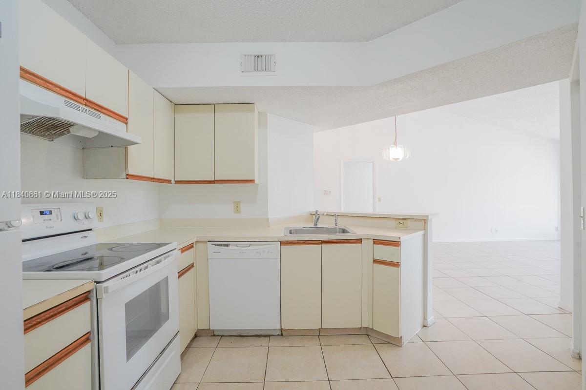 9033 Wiles Rd # 304