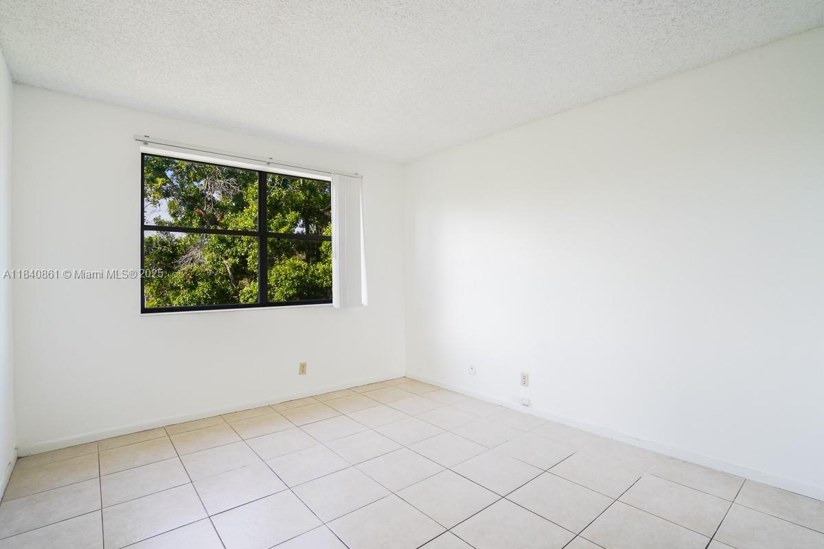 9033 Wiles Rd # 304