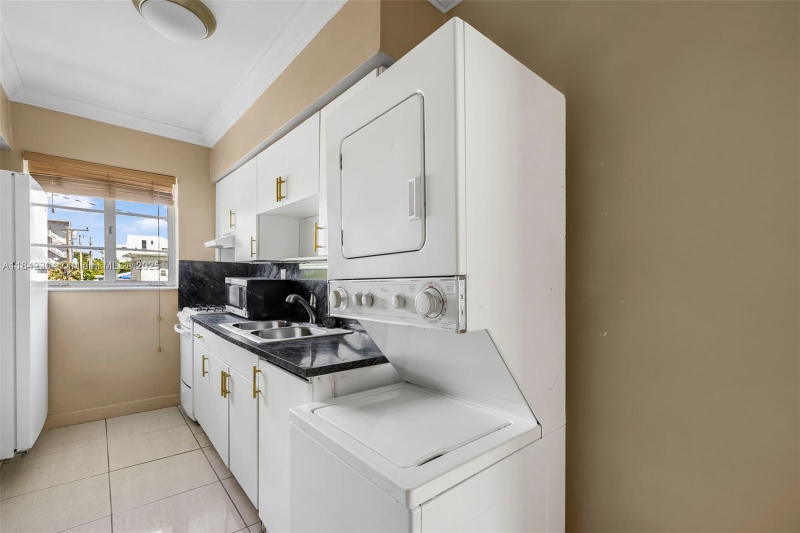 8320 Crespi Blvd # 12