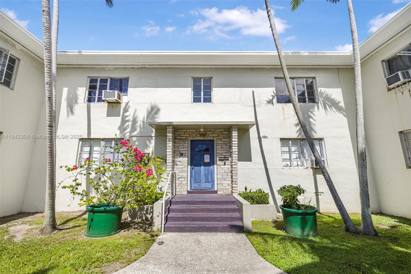 8320 Crespi Blvd # 12