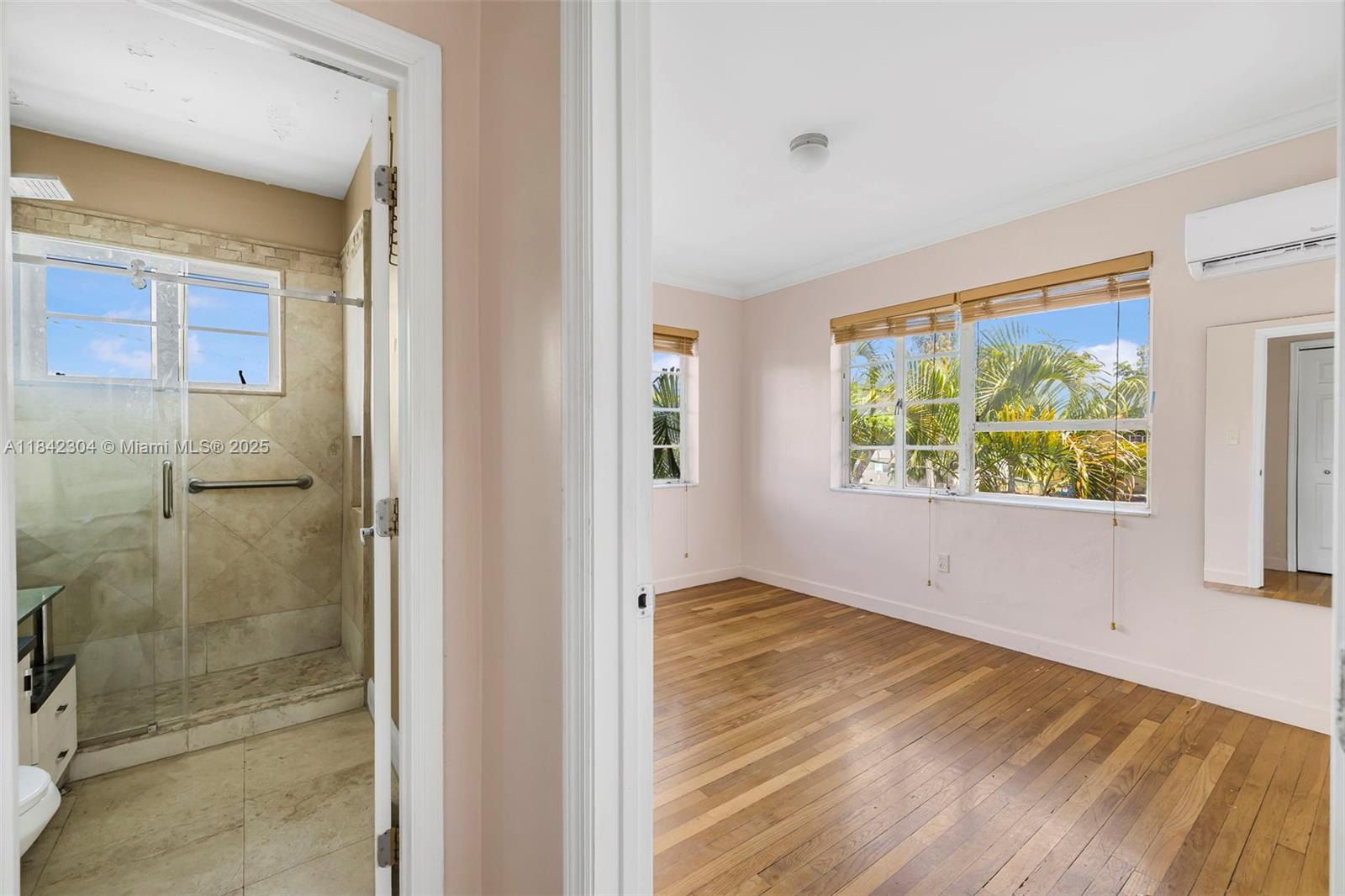 8320 Crespi Blvd # 12