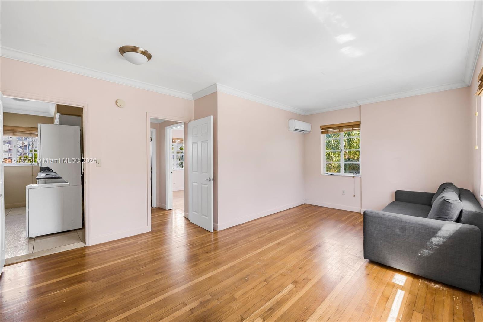 8320 Crespi Blvd # 12