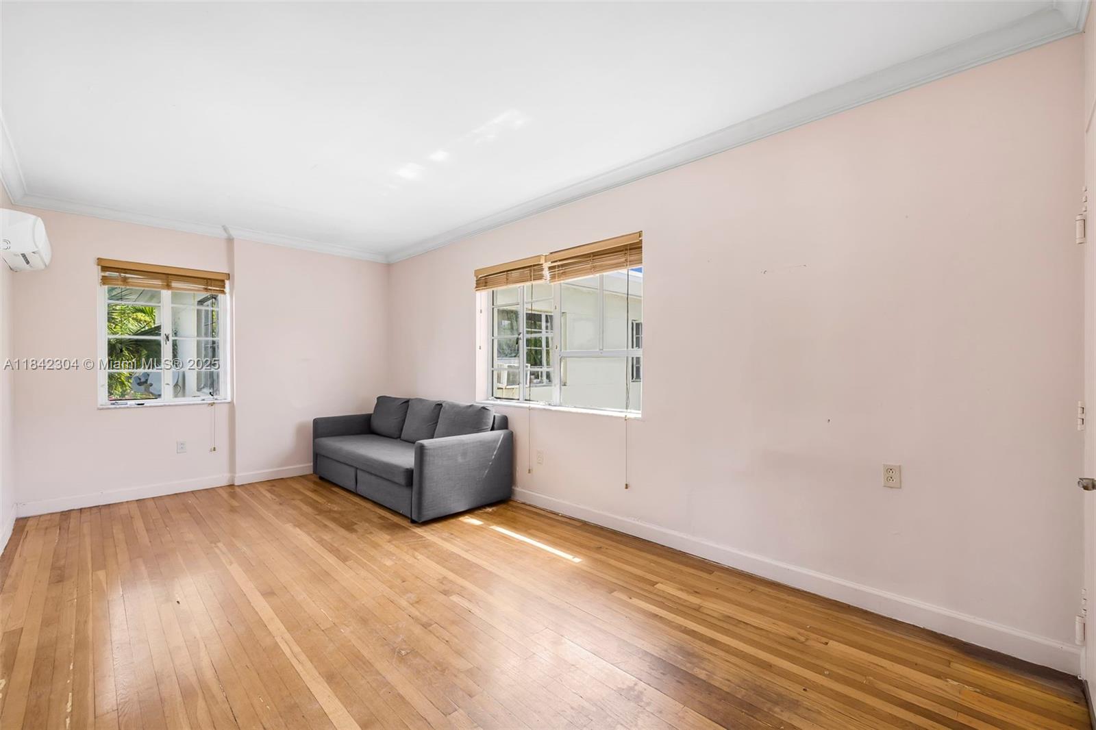 8320 Crespi Blvd # 12