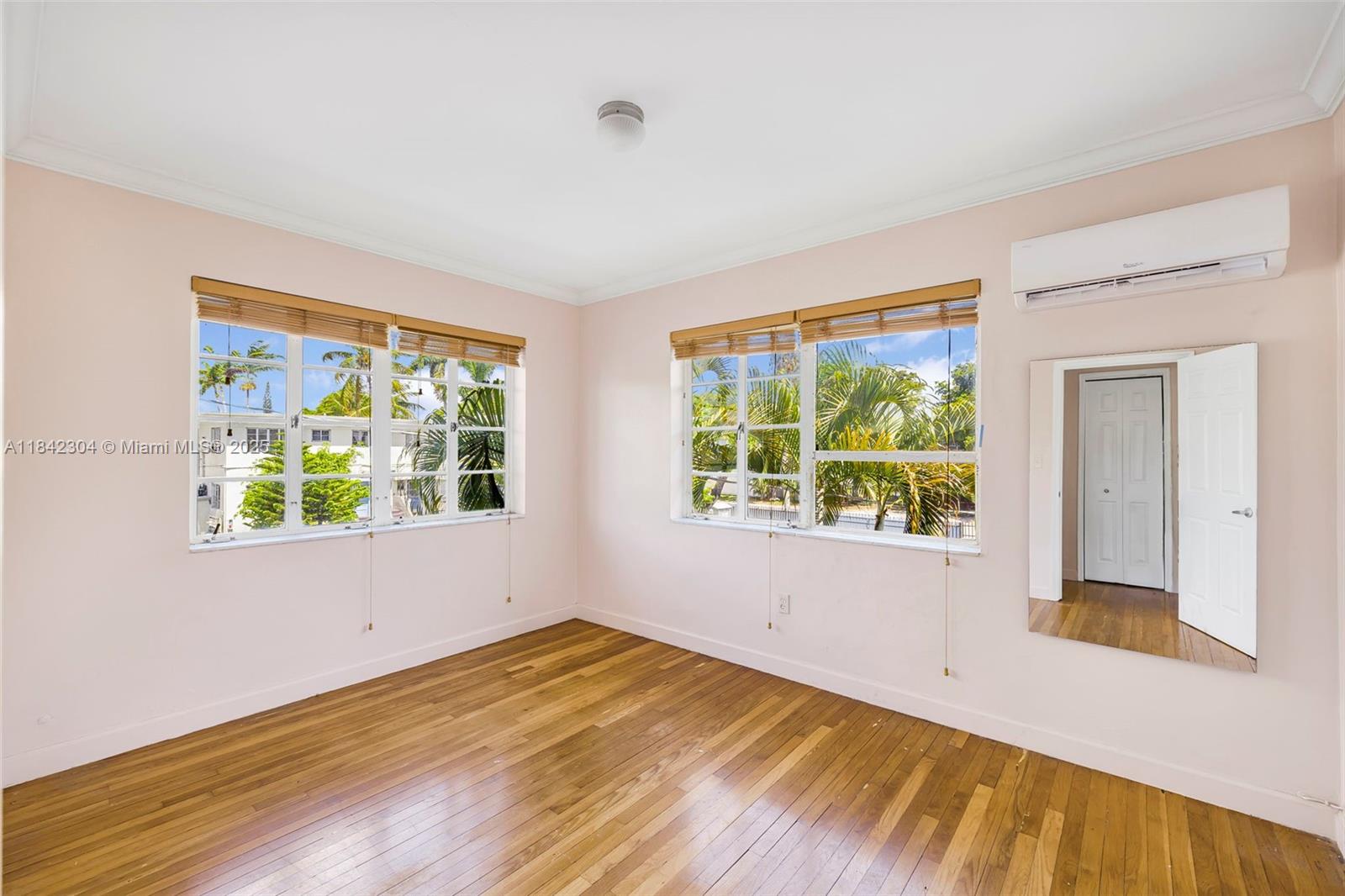 8320 Crespi Blvd # 12