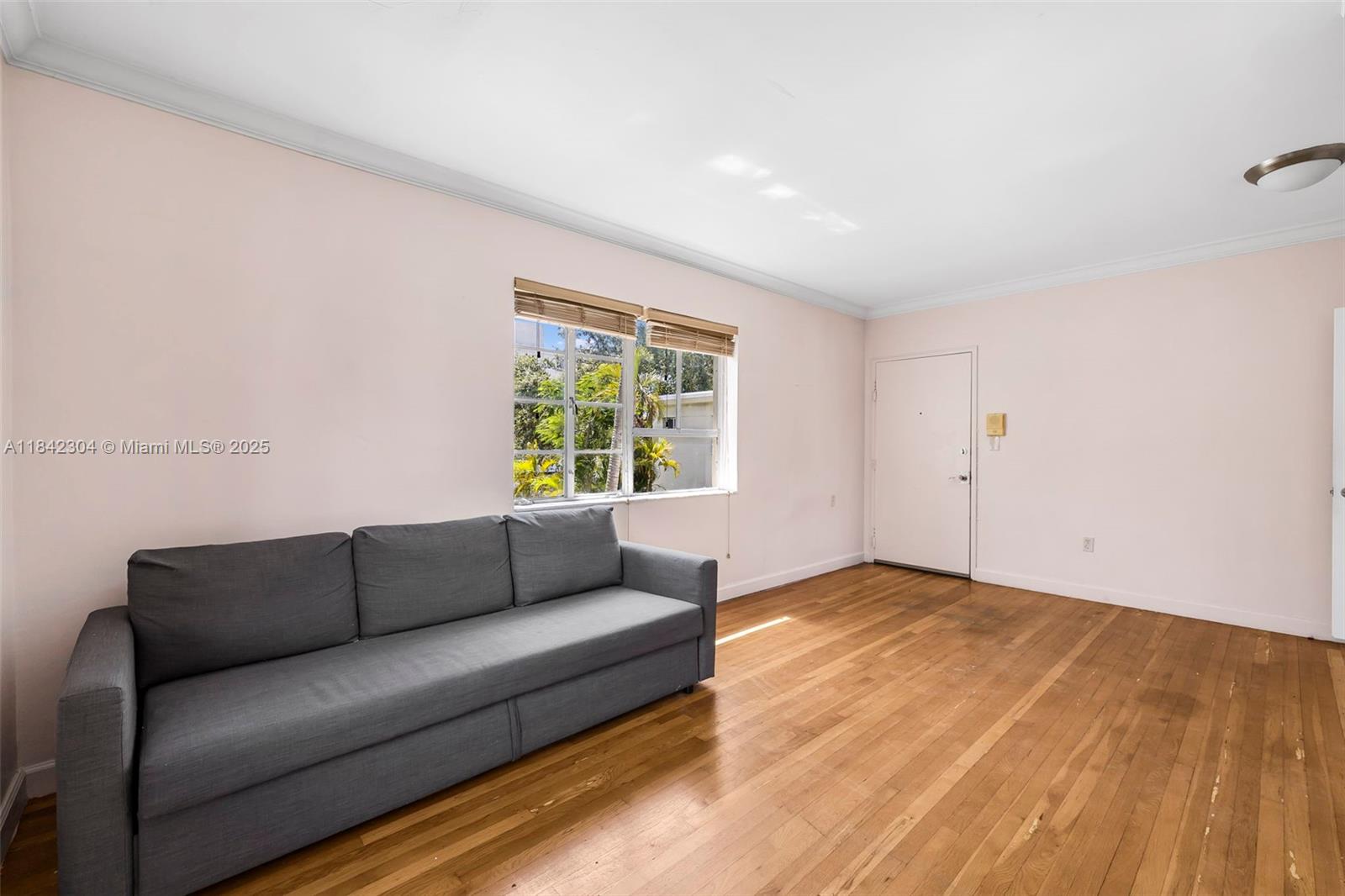 8320 Crespi Blvd # 12