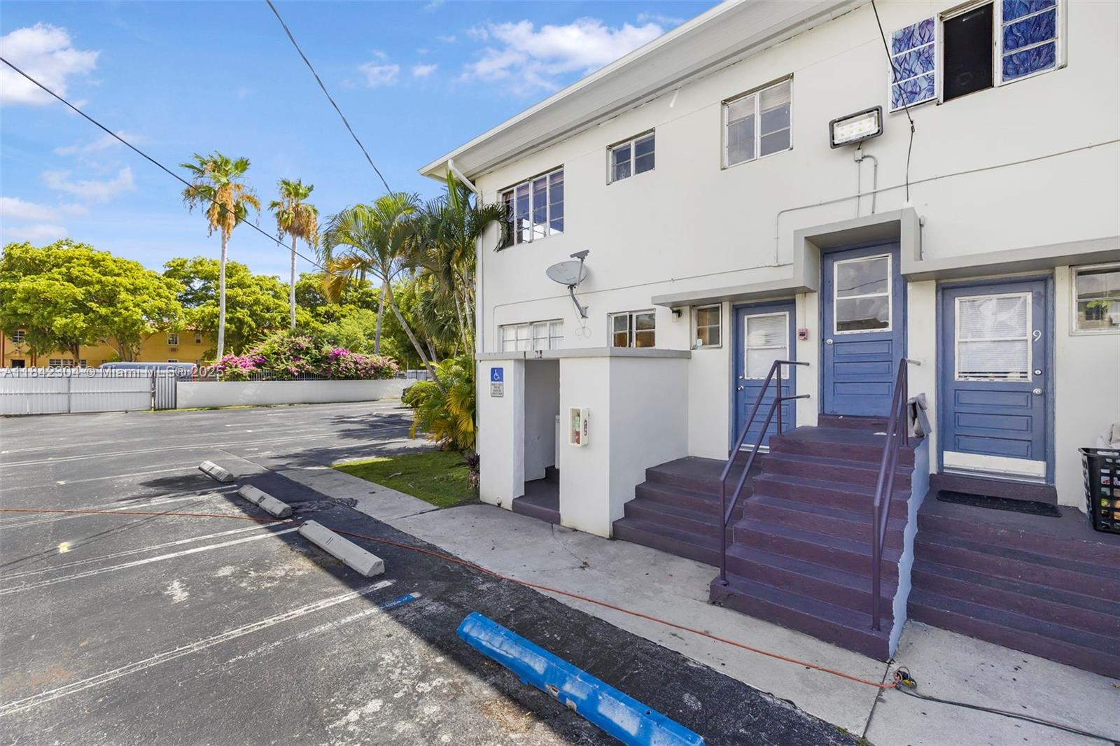 8320 Crespi Blvd # 12