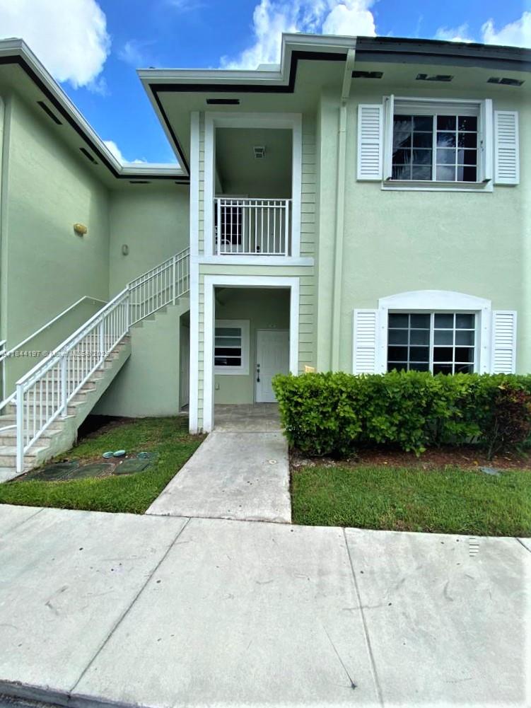 2731 NE 3rd Dr # 105