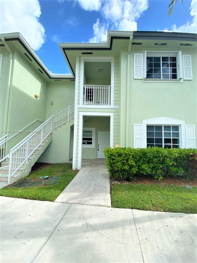 2731 NE 3rd Dr # 105