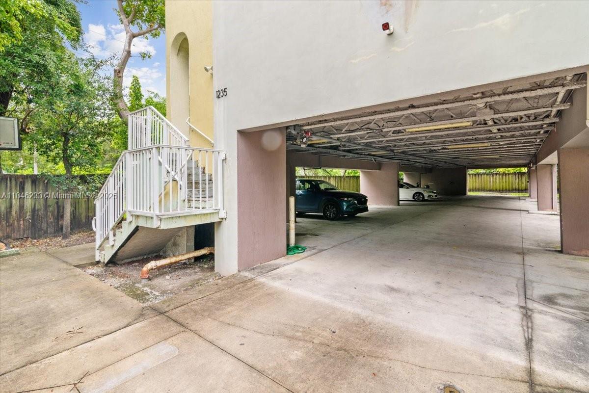 1235 NW 9th Ave # 6