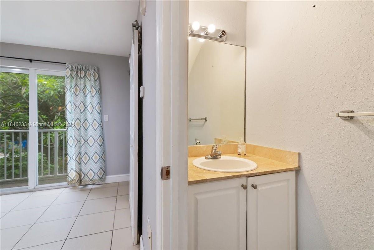 1235 NW 9th Ave # 6