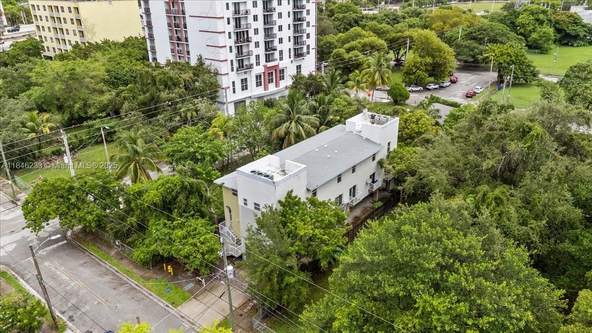 1235 NW 9th Ave # 6