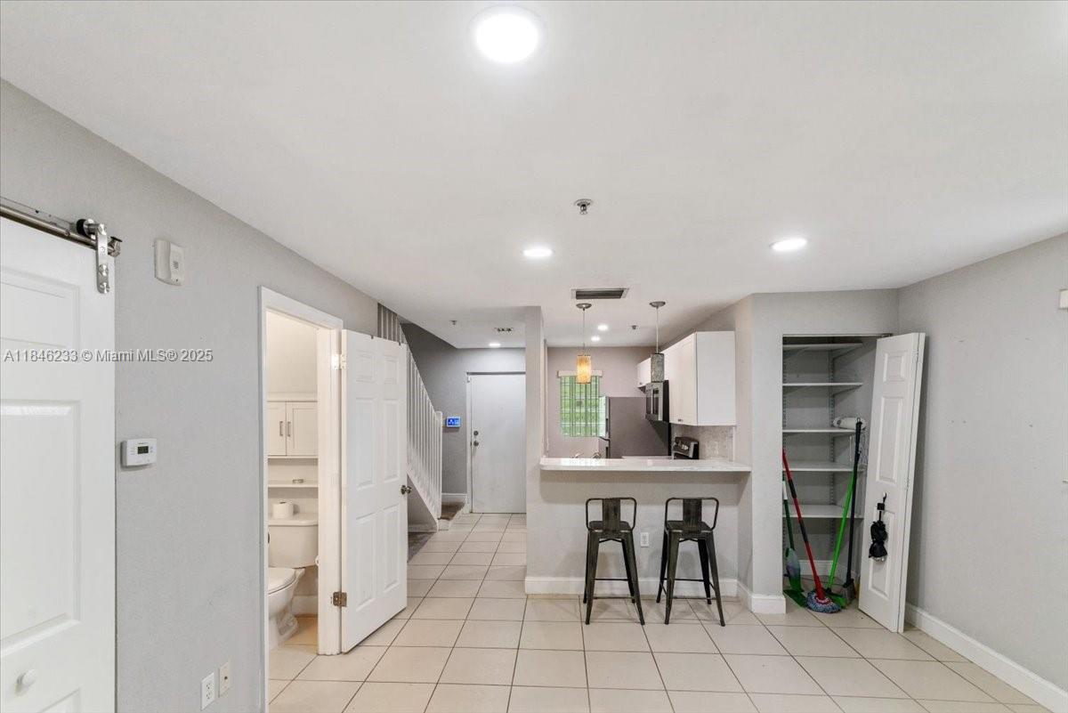 1235 NW 9th Ave # 6