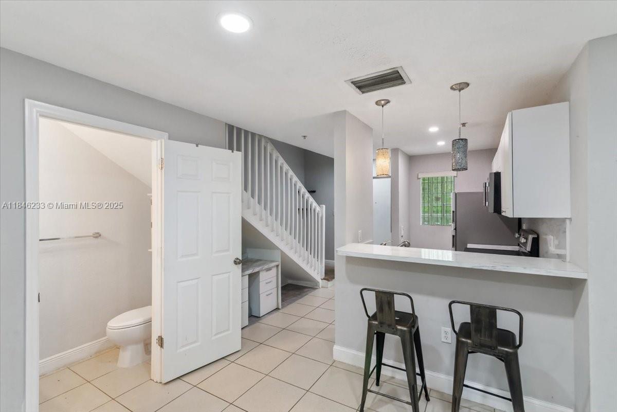1235 NW 9th Ave # 6