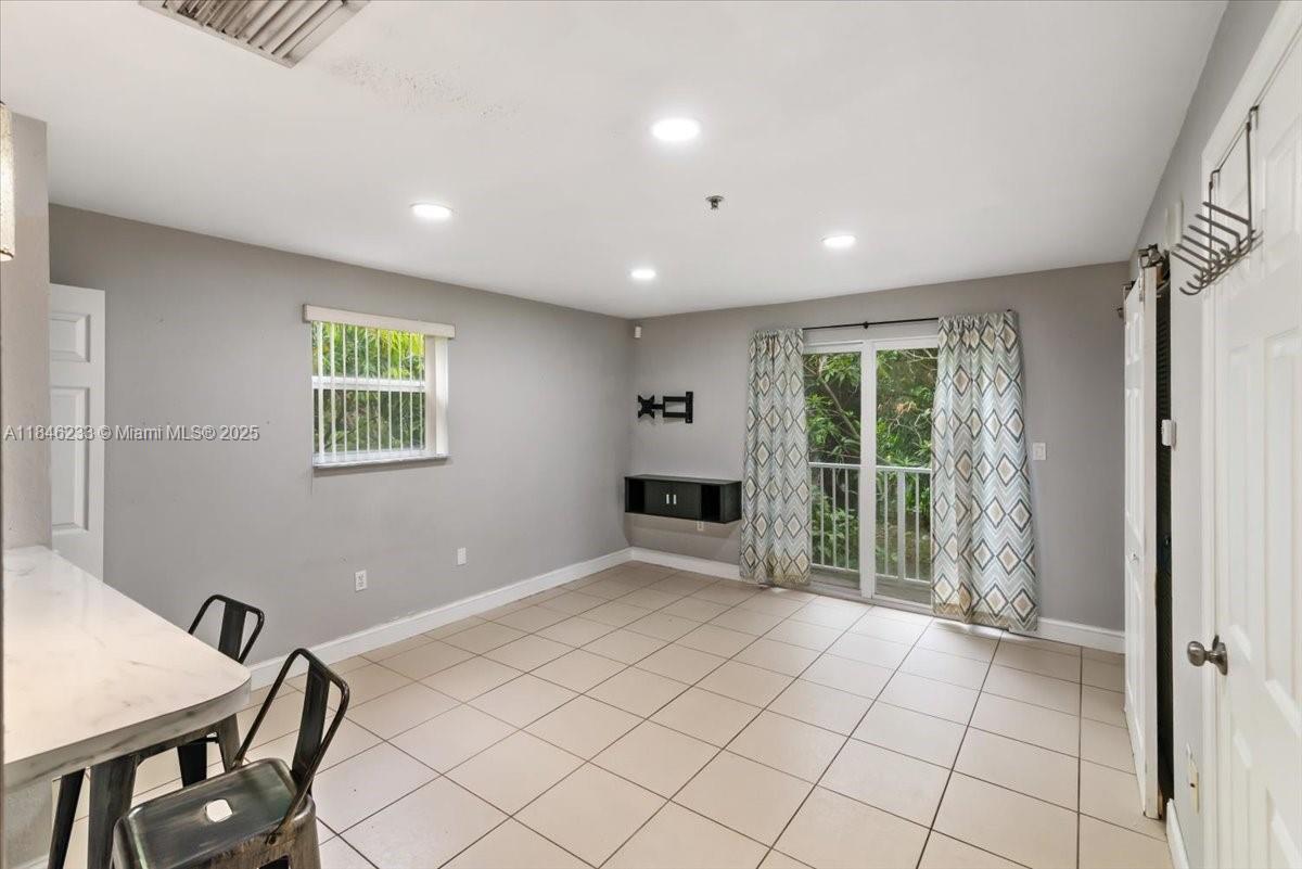 1235 NW 9th Ave # 6
