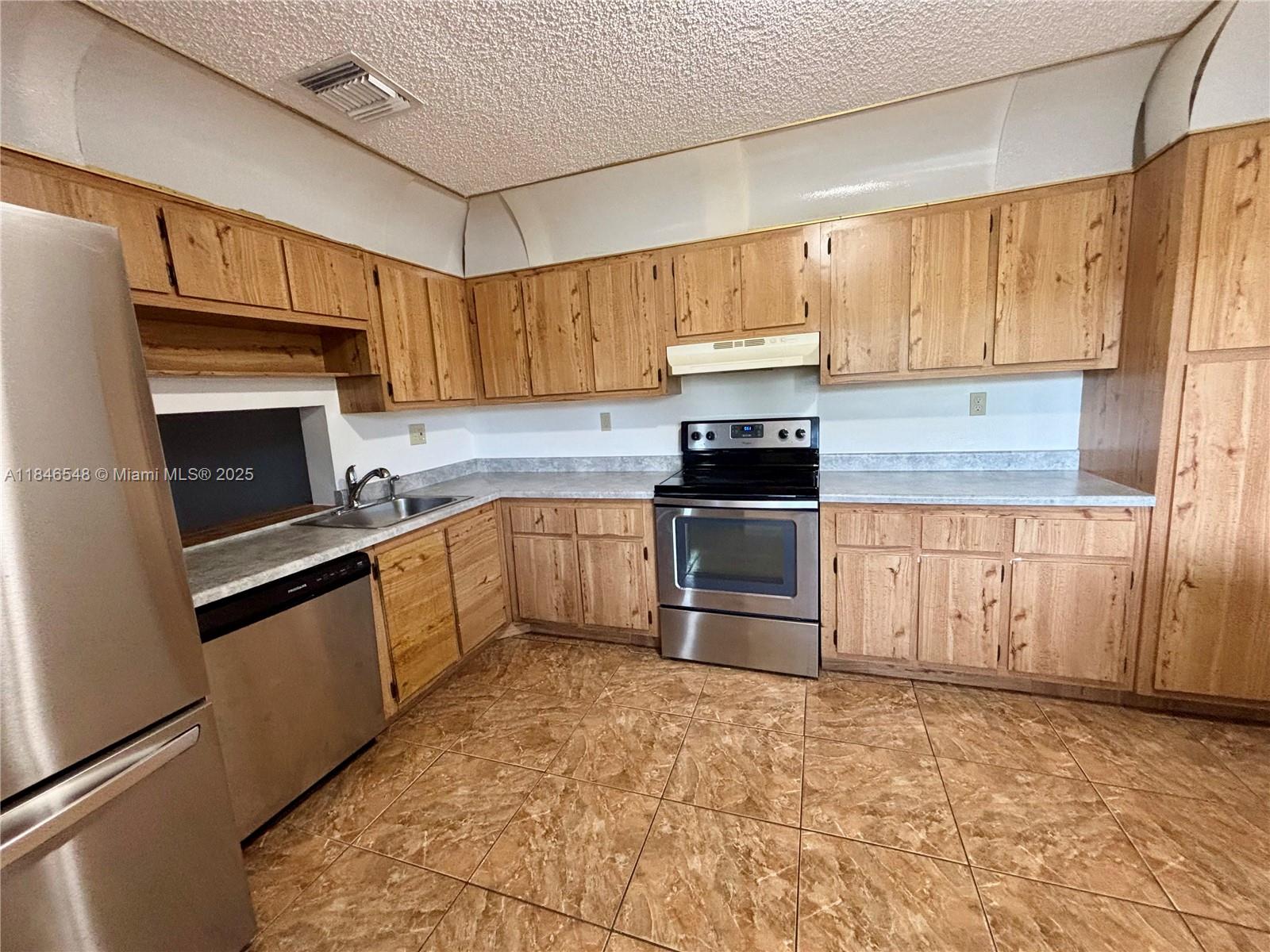1399 Sussex Dr