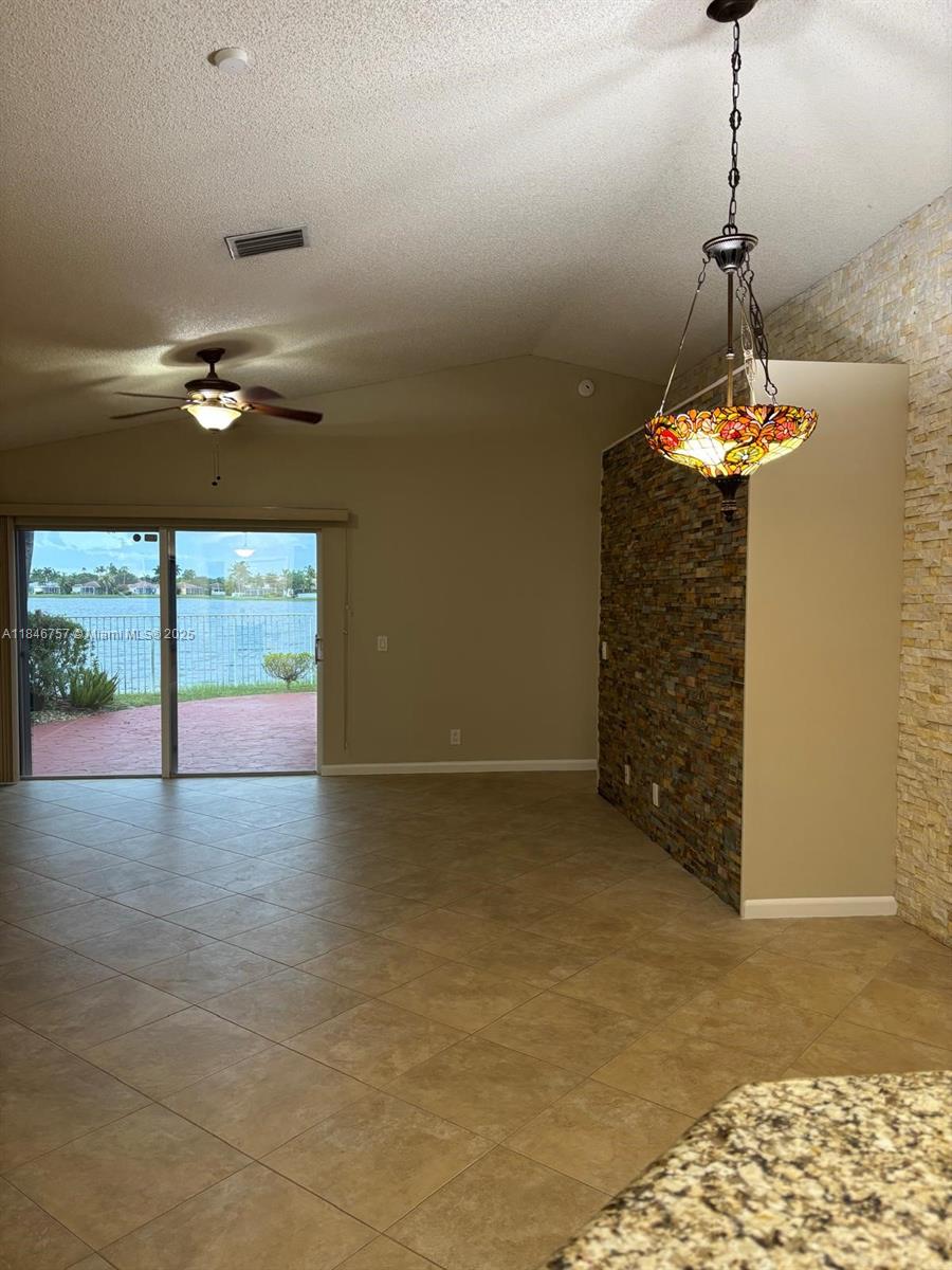 1463 Presidio Dr