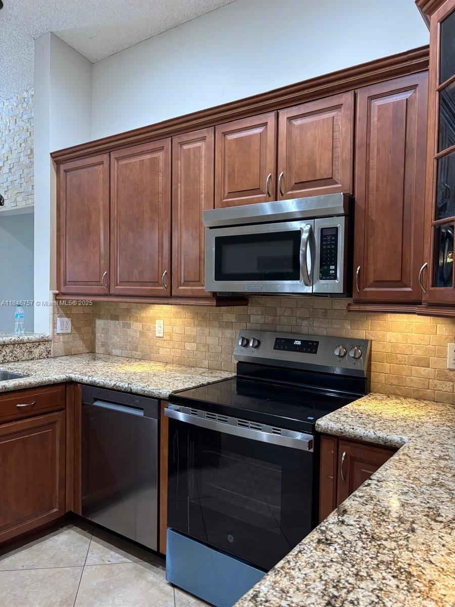 1463 Presidio Dr